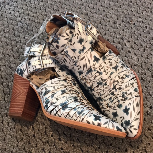 Gianni Bini Summer booties - Picture 5 of 9